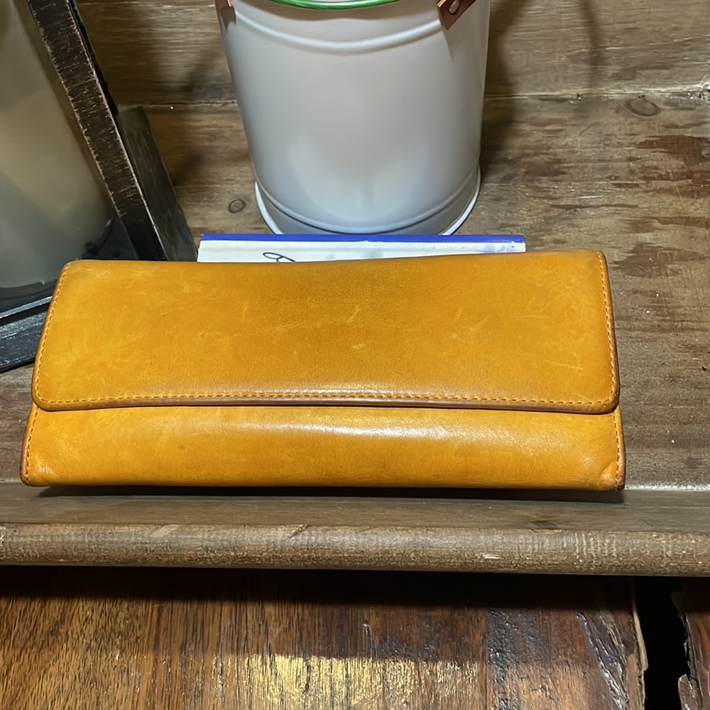 📍SOLD📍Hobo Sadie Wallet